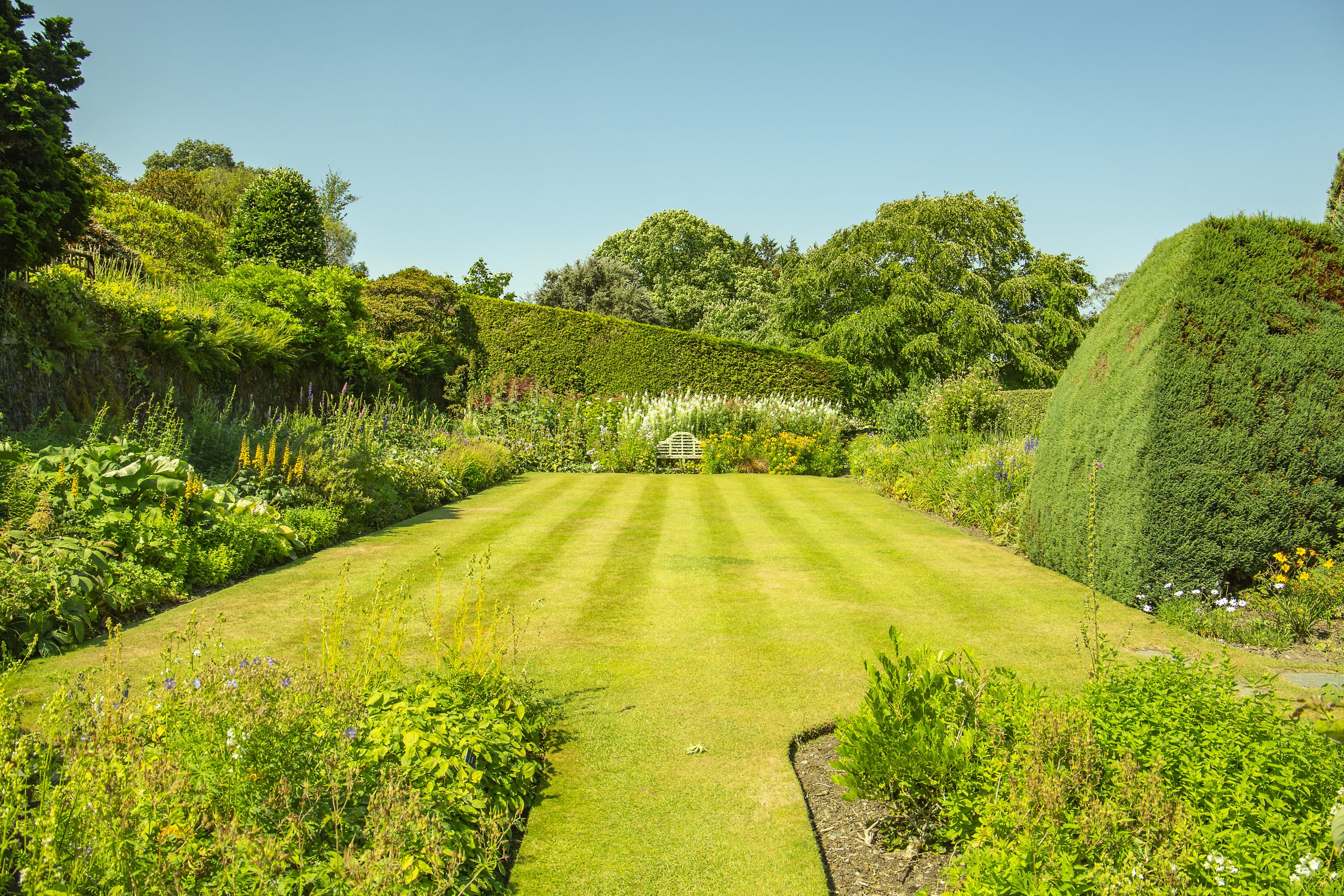 garden house terraced lawns